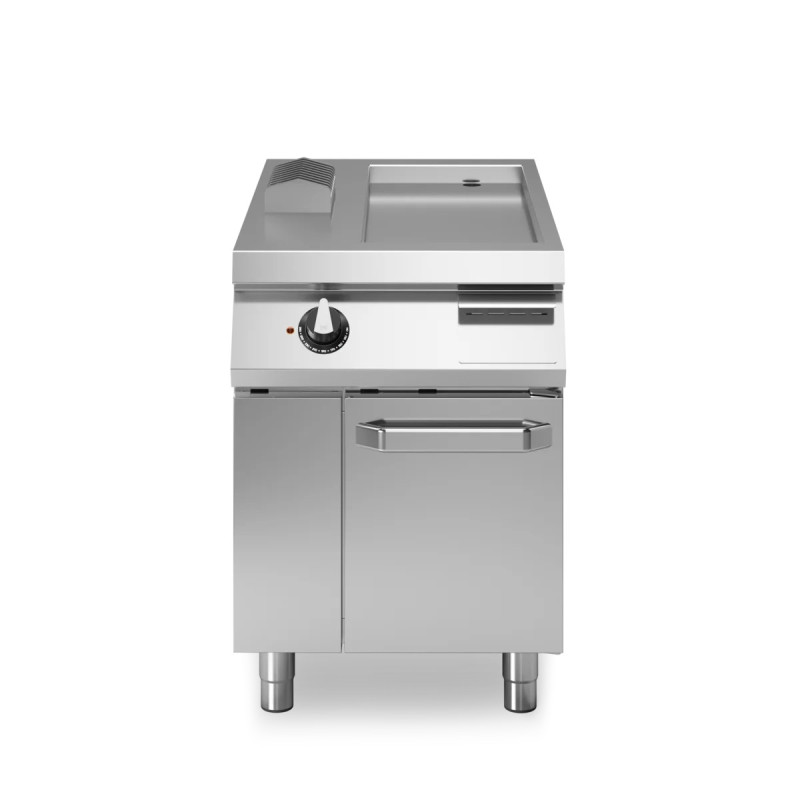 Grillade lisse chromée sur placard à porte 110